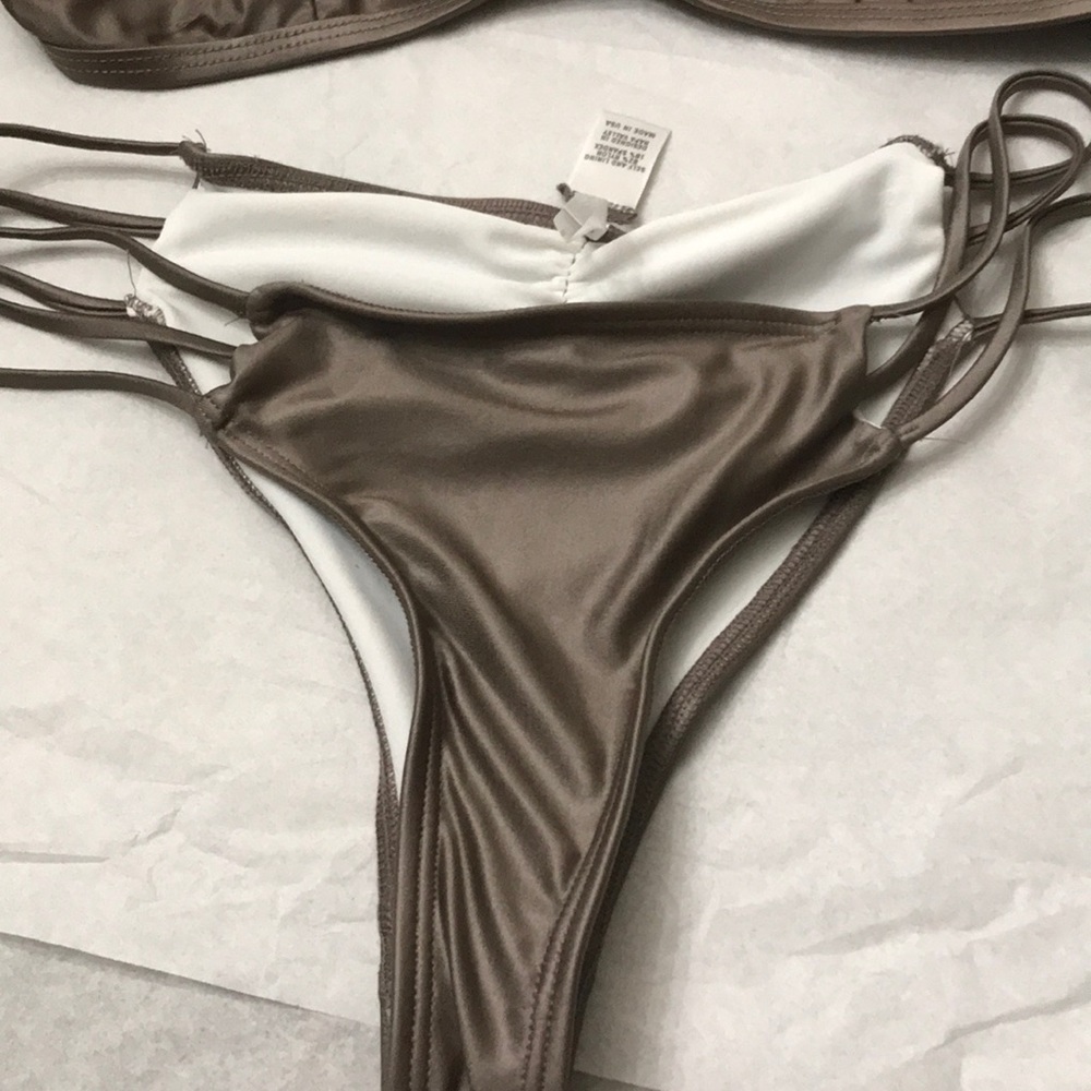 Bikini - Picture 7 of 8